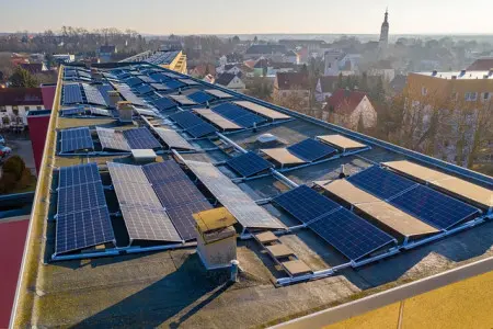 Fermes de panneaux solaires : qu'est-ce que c'est, avantages et inconvénients