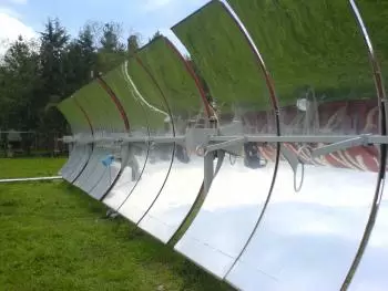 Capteur solaire à cylindre parabolique