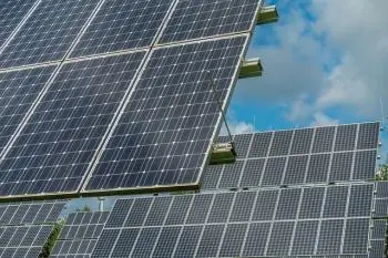 Panneaux solaires pour la production de chaleur et d'électricité